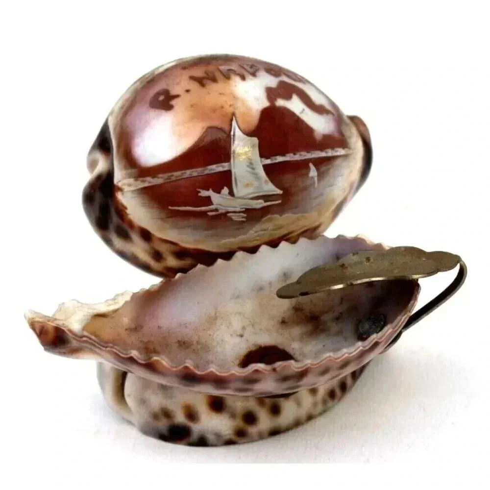 Vintage RARE 3 Level Sea Shell R. Napoli Ashtray